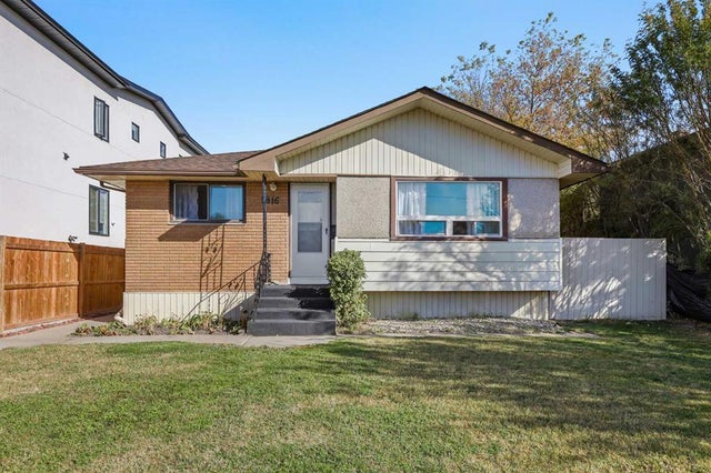 1816 42 Street Se, Calgary
