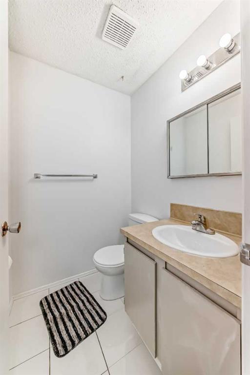 #11, 380 Bermuda Drive Northwest, Calgary – Residential Row/Townhouse Listing Photo 9