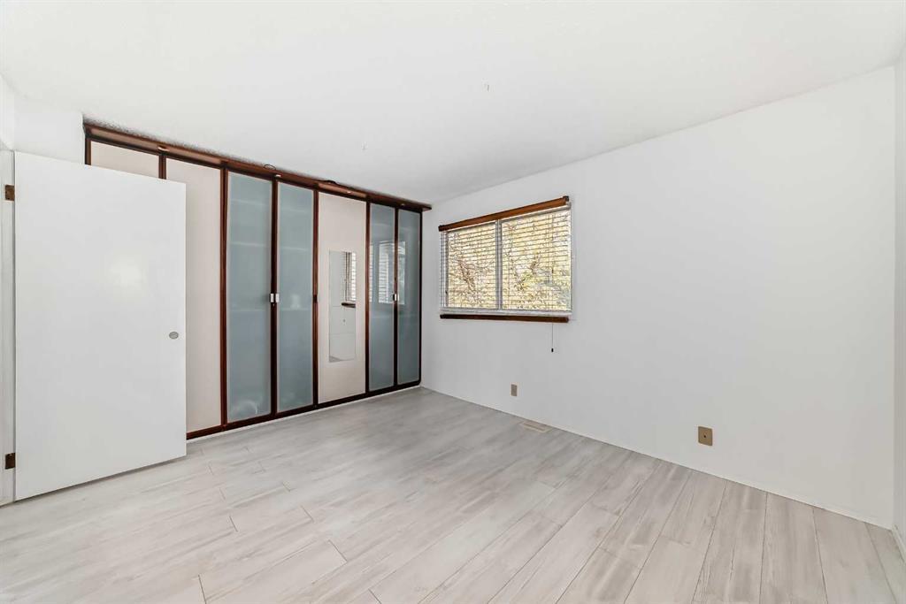 #11, 380 Bermuda Drive Northwest, Calgary – Residential Row/Townhouse Listing Photo 12