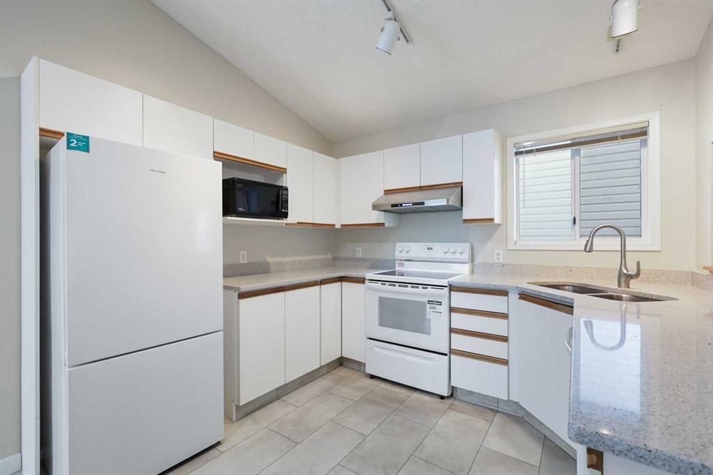 57 Citadel Gardens Northwest, Calgary – Residential Detached Listing Photo 4