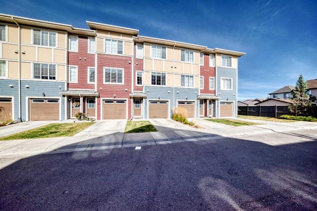 128 Marquis Lane Se, Calgary