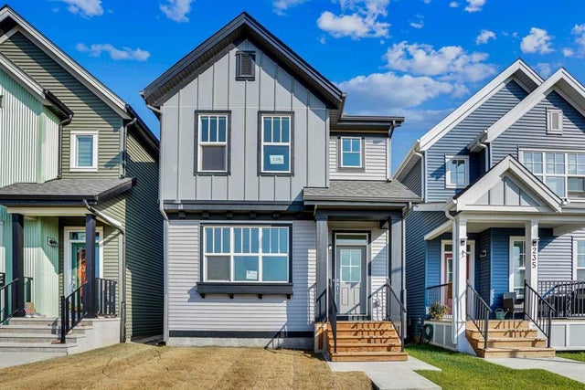239 Savoy Landing Se, Calgary