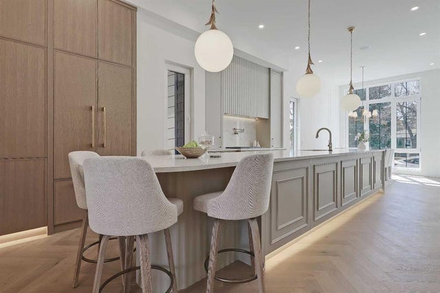 2322 54 Avenue Sw, Calgary