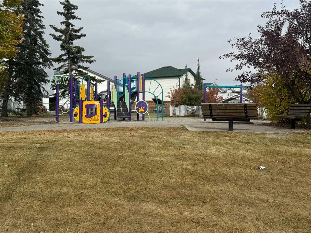 141 Saratoga Close Northeast, Calgary – Residential Detached Listing Photo 11