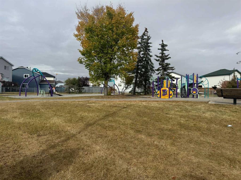 141 Saratoga Close Northeast, Calgary – Residential Detached Listing Photo 12