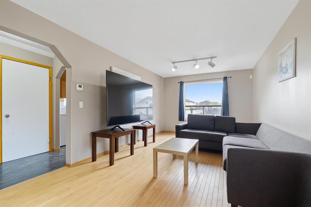 141 Saratoga Close Northeast, Calgary – Residential Detached Listing Photo 2