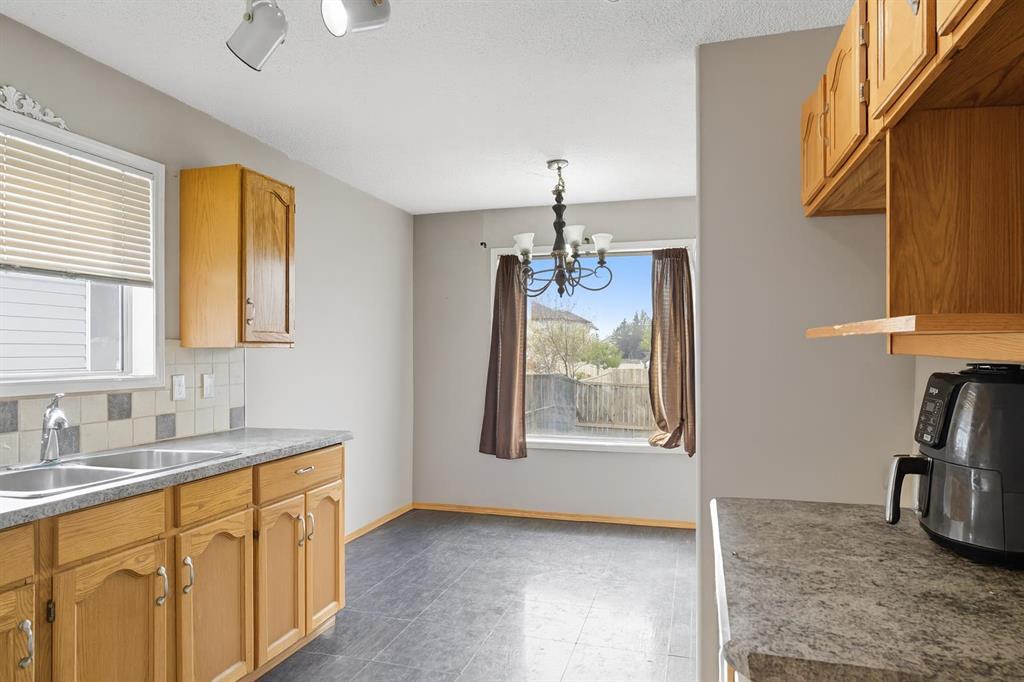 141 Saratoga Close Northeast, Calgary – Residential Detached Listing Photo 4