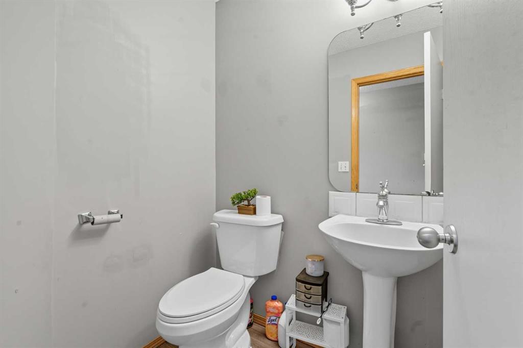 141 Saratoga Close Northeast, Calgary – Residential Detached Listing Photo 5