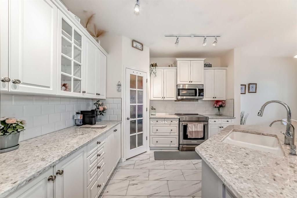 82 Mt Gibraltar Heights Southeast, Calgary – Residential Detached Listing Photo 9