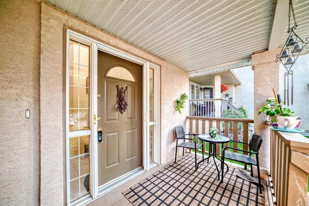 82 Mt Gibraltar Heights Southeast, Calgary – Residential Detached Listing Photo 3