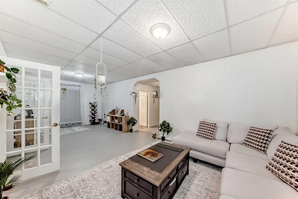 82 Mt Gibraltar Heights Southeast, Calgary – Residential Detached Listing Photo 40