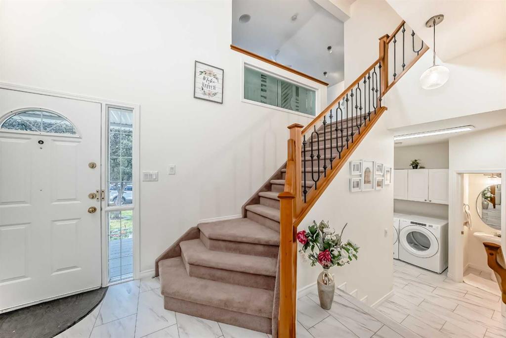 82 Mt Gibraltar Heights Southeast, Calgary – Residential Detached Listing Photo 5