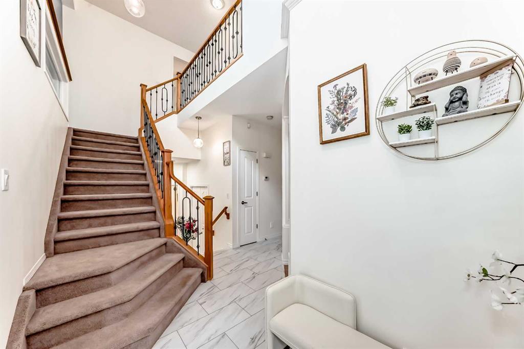 82 Mt Gibraltar Heights Southeast, Calgary – Residential Detached Listing Photo 6