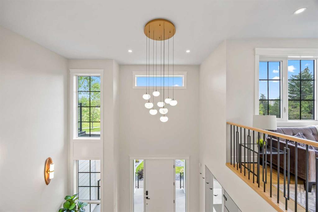 12 Vardana Place Northwest, Calgary – Residential Detached Listing Photo 17