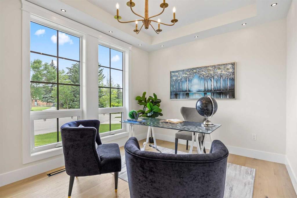 12 Vardana Place Northwest, Calgary – Residential Detached Listing Photo 2