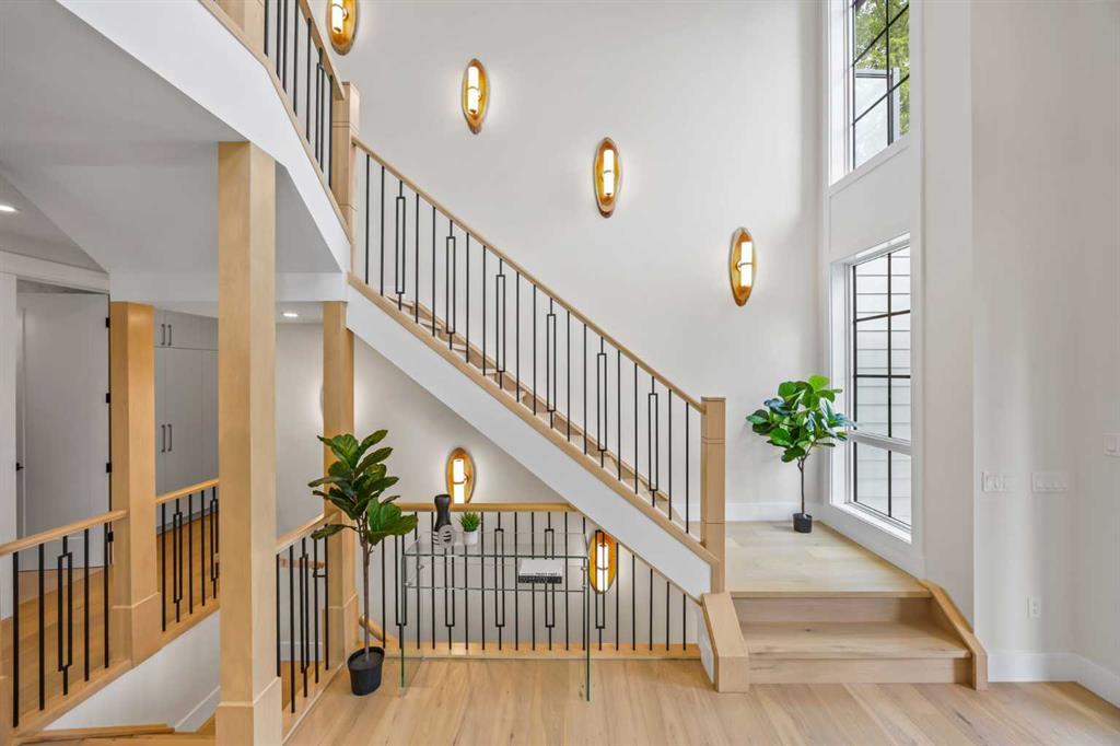 12 Vardana Place Northwest, Calgary – Residential Detached Listing Photo 4