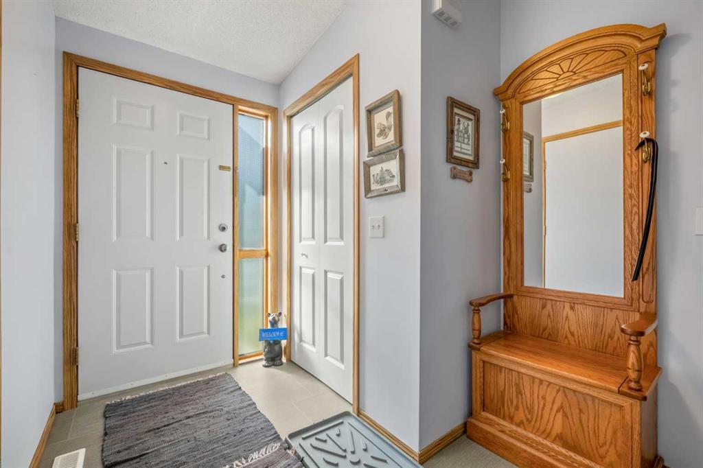 147 Somervale Park Southwest, Calgary – Residential Row/Townhouse Listing Photo 3
