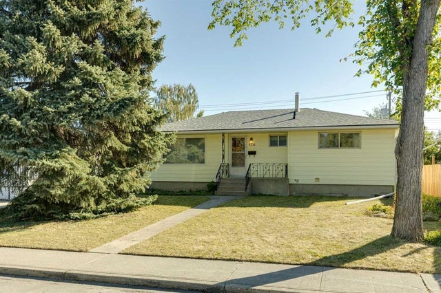 4316 45 Street Sw, Calgary