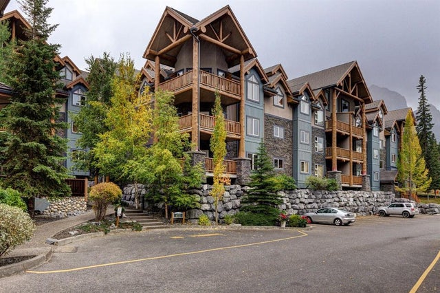 215, 155 Crossbow Place, Canmore