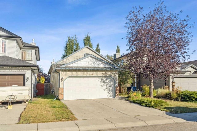 1048 Bridlemeadows Manor Sw, Calgary