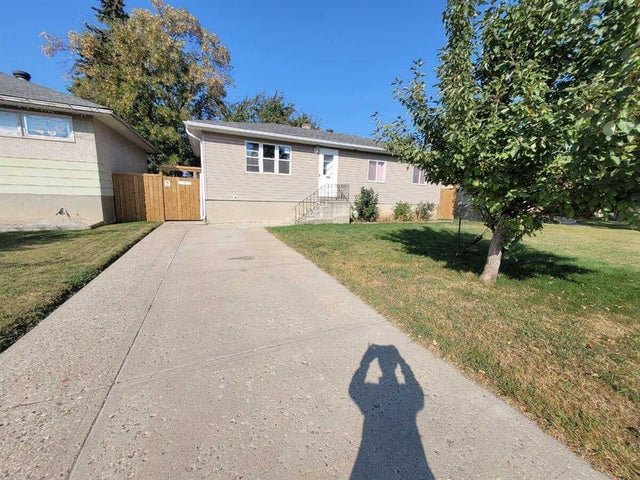 2219 41 Street Se, Calgary