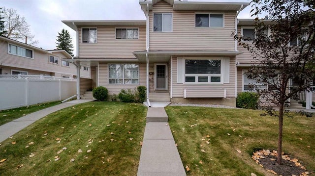 135 Woodsman Lane Sw, Calgary