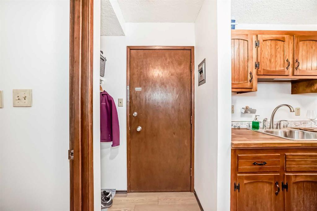 305, 635 57 Avenue Southwest, Calgary – Residential Apartment Listing Photo 2