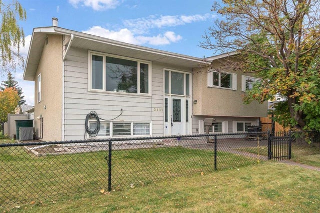 2111 69 Avenue Se, Calgary