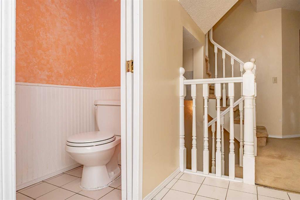 215 Coachway Lane Southwest, Calgary – Residential Row/Townhouse Listing Photo 14
