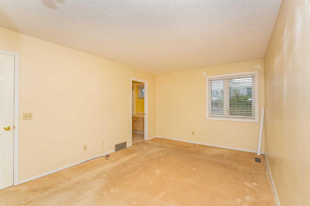 215 Coachway Lane Southwest, Calgary – Residential Row/Townhouse Listing Photo 28