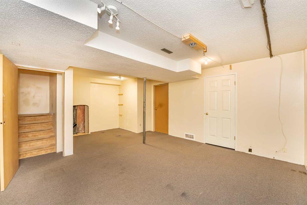 215 Coachway Lane Southwest, Calgary – Residential Row/Townhouse Listing Photo 38