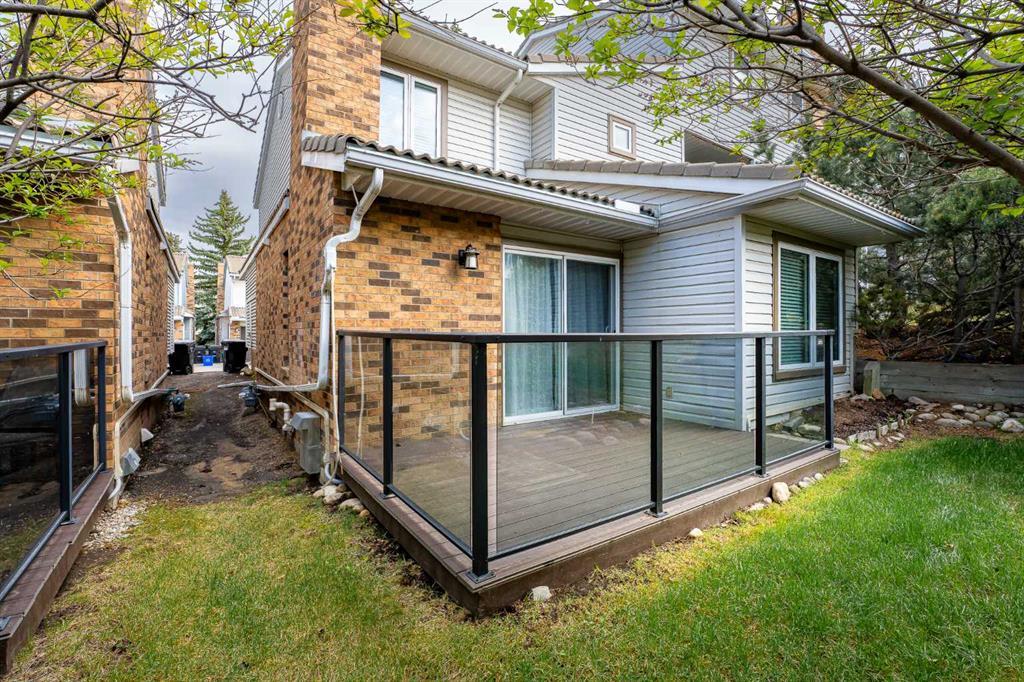 215 Coachway Lane Southwest, Calgary – Residential Row/Townhouse Listing Photo 3