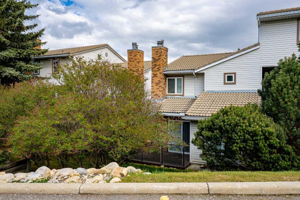 215 Coachway Lane Southwest, Calgary – Residential Row/Townhouse Listing Photo 5