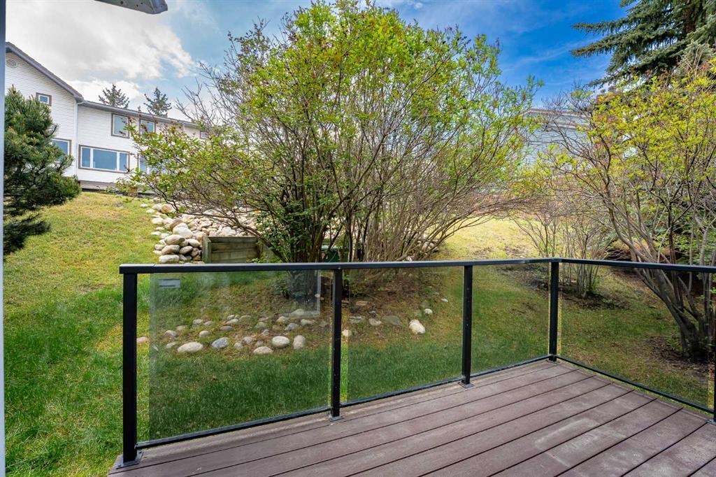 215 Coachway Lane Southwest, Calgary – Residential Row/Townhouse Listing Photo 8