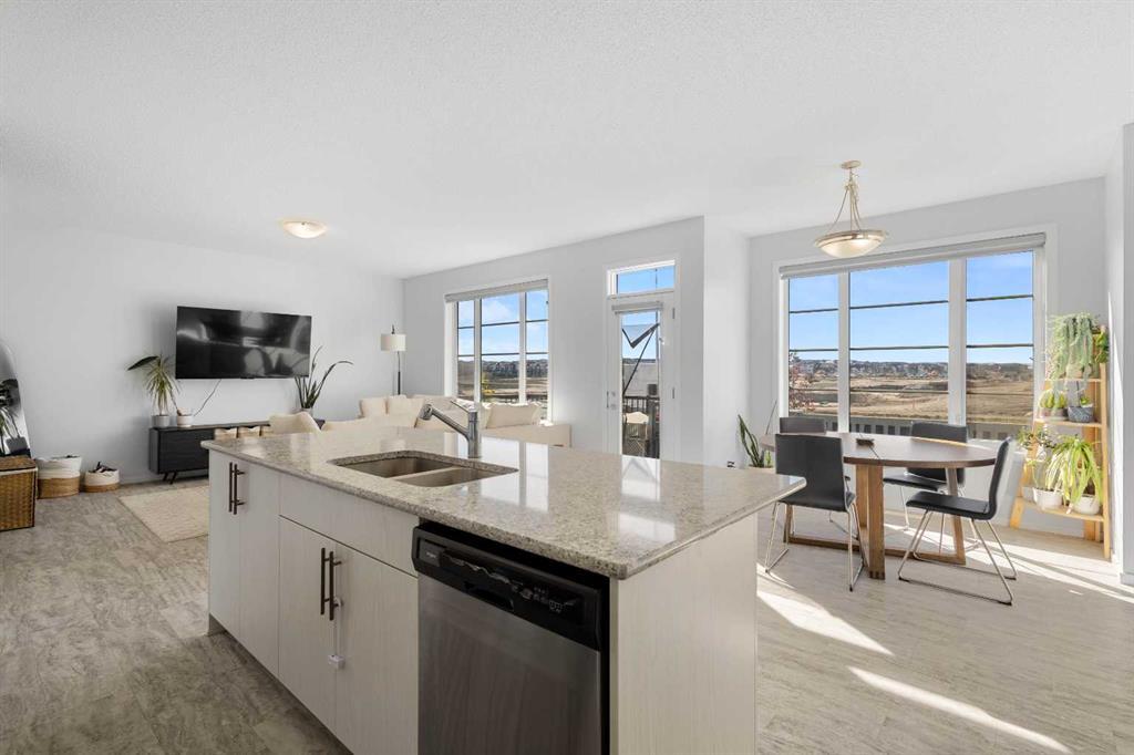 124 Carringham Way Northwest, Calgary – Residential Detached Listing Photo 9