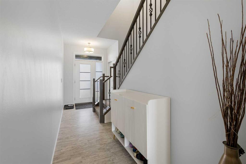 124 Carringham Way Northwest, Calgary – Residential Detached Listing Photo 3