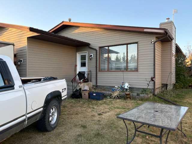 5232 55 Avenue, Eckville