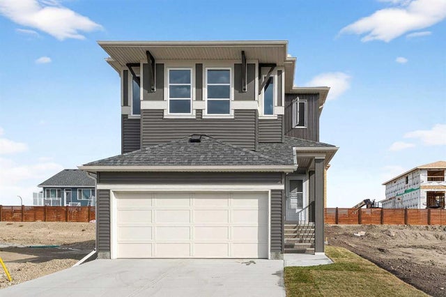 227 Lucas Gardens Nw, Calgary