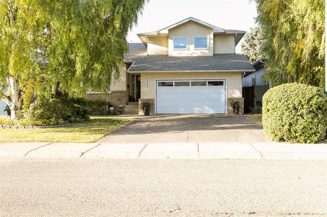 112 Edgewood Boulevard W, Lethbridge