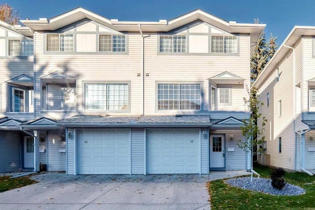 17 Kingsland Court Sw, Calgary