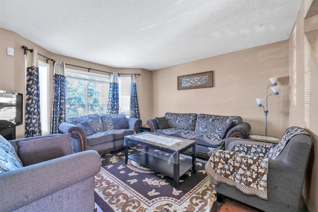 18 Martinvalley Way Ne Calgary Alberta T3J 4A1 Martindale Home For Sale