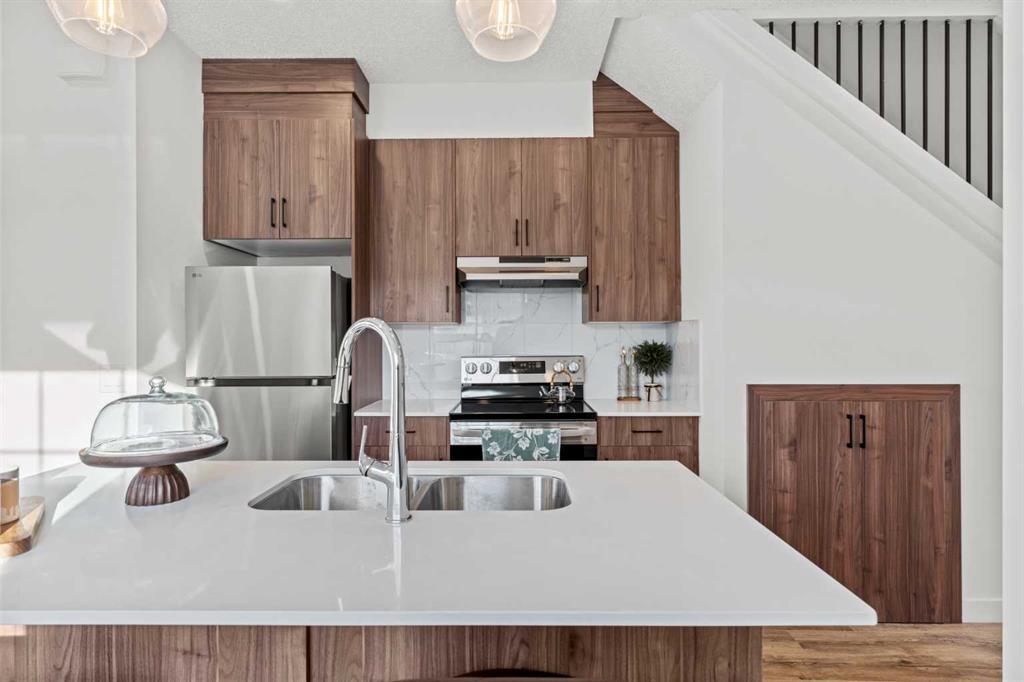 112, 156 Park Street, Cochrane – Residential Row/Townhouse Listing Photo 6