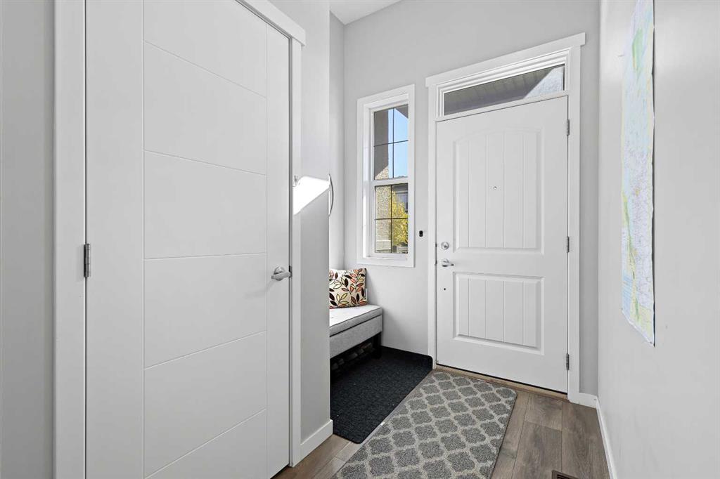 71 Masters Heights Southeast, Calgary – Residential Detached Listing Photo 3