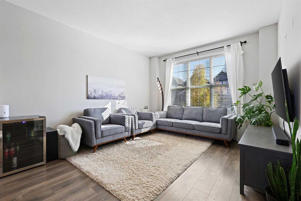 71 Masters Heights Southeast, Calgary – Residential Detached Listing Photo 5