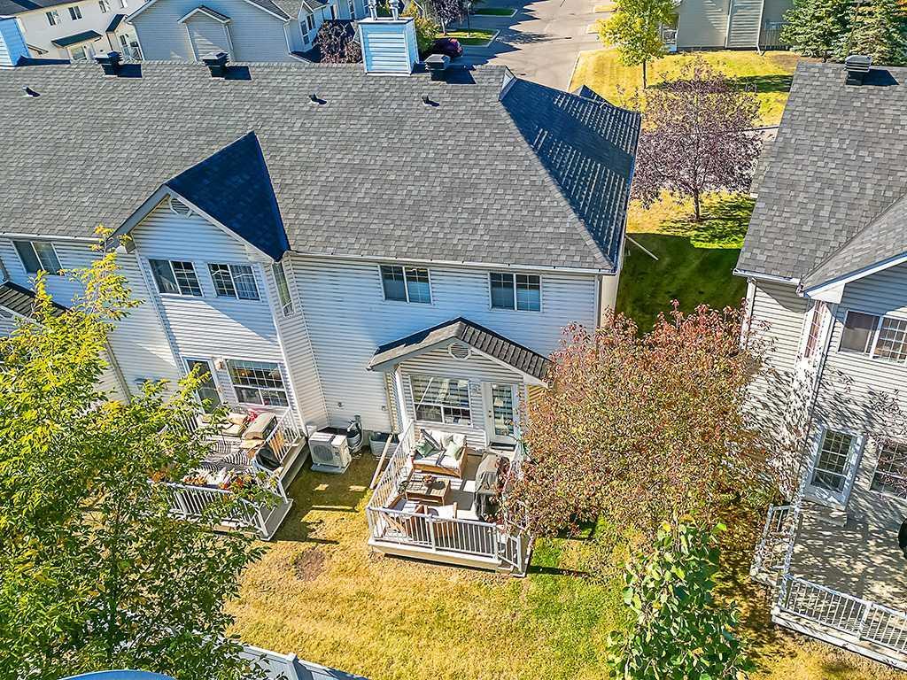 119 Mt Douglas Manor Southeast, Calgary – Residential Row/Townhouse Listing Photo 2