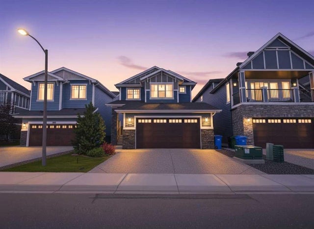 18 West Grove Mews Sw, Calgary