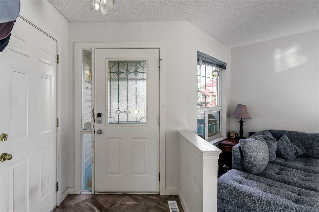 256 Fresno Place Northeast, Calgary – Residential Detached Listing Photo 5