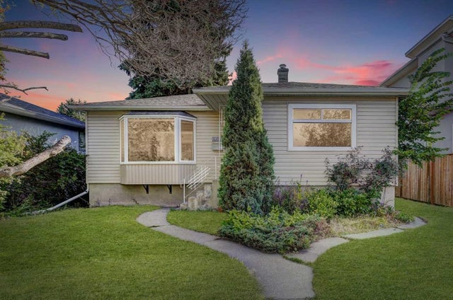 2412 22 Street Nw, Calgary