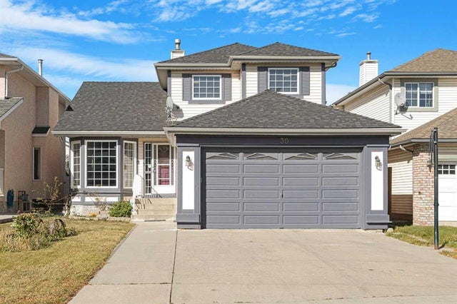 30 Hidden Circle Nw, Calgary