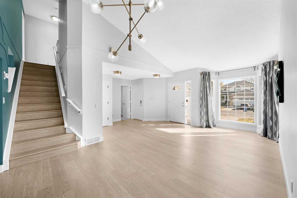 30 Hidden Circle Northwest, Calgary – Residential Detached Listing Photo 2